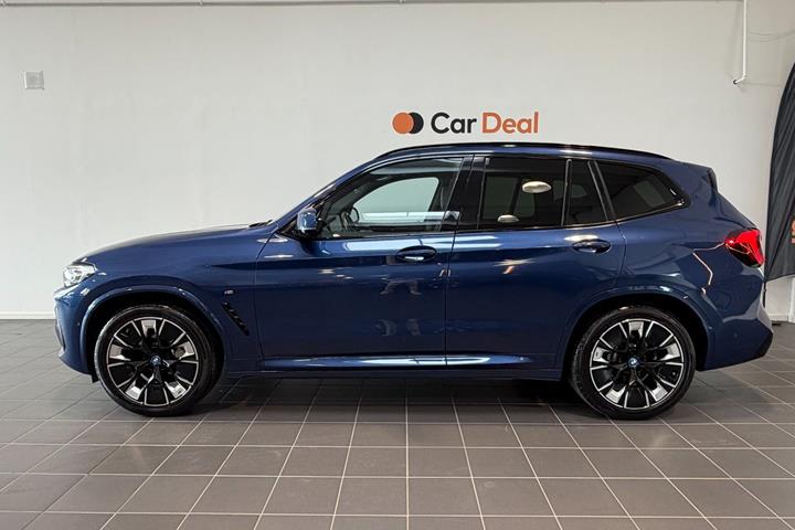 Blå BMW iX3 fra 2023