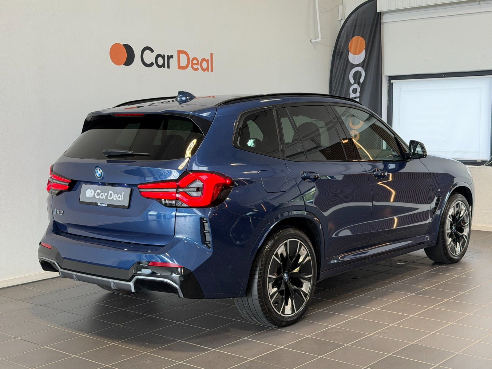 Blå BMW iX3 fra 2023