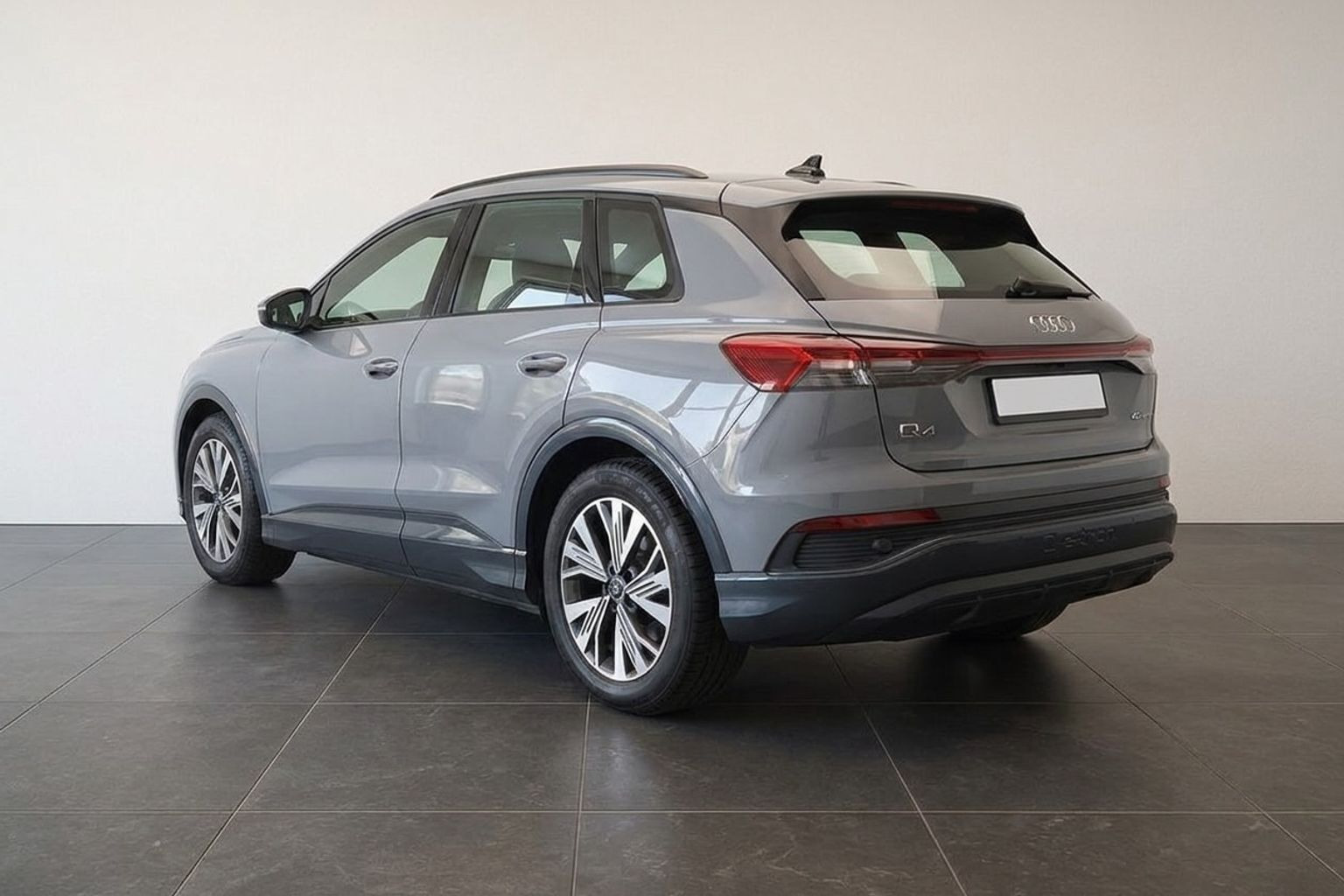 Grå Audi Q4 fra 2022