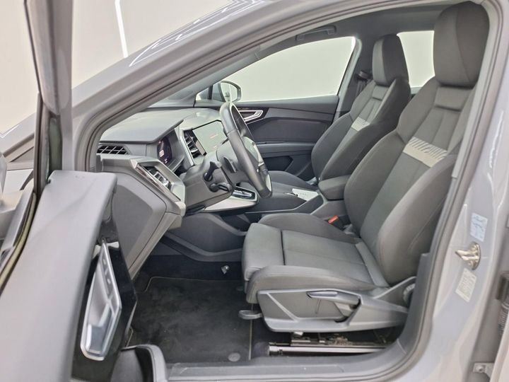 Grå Audi Q4 fra 2022