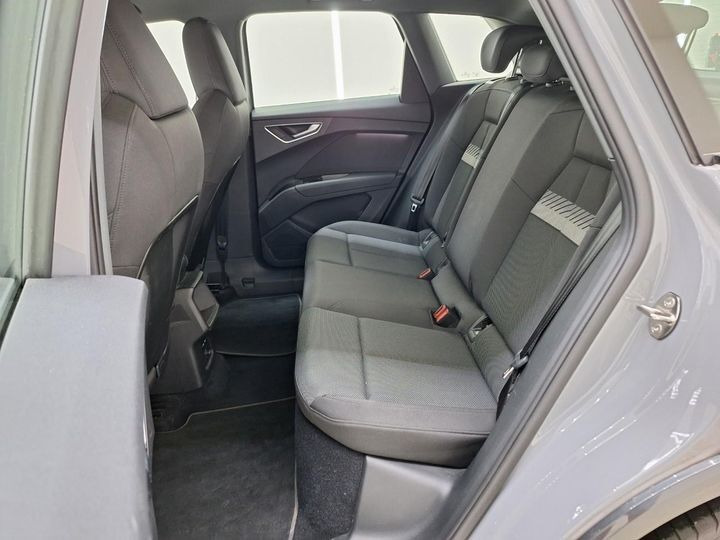Grå Audi Q4 fra 2022