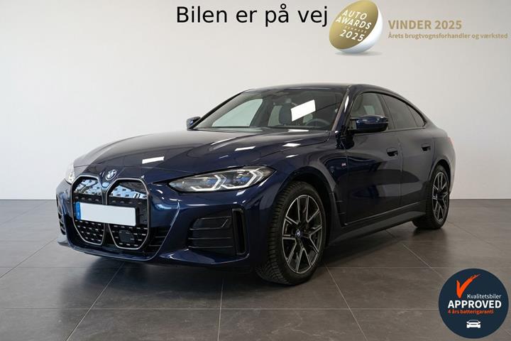 Blå BMW i4 fra 2023