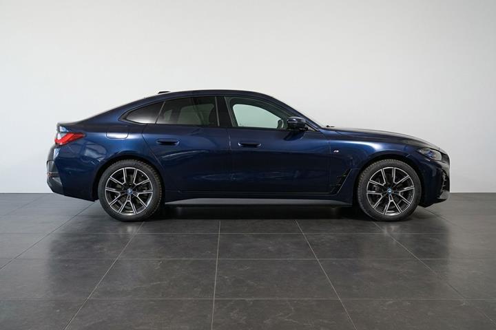 Blå BMW i4 fra 2023