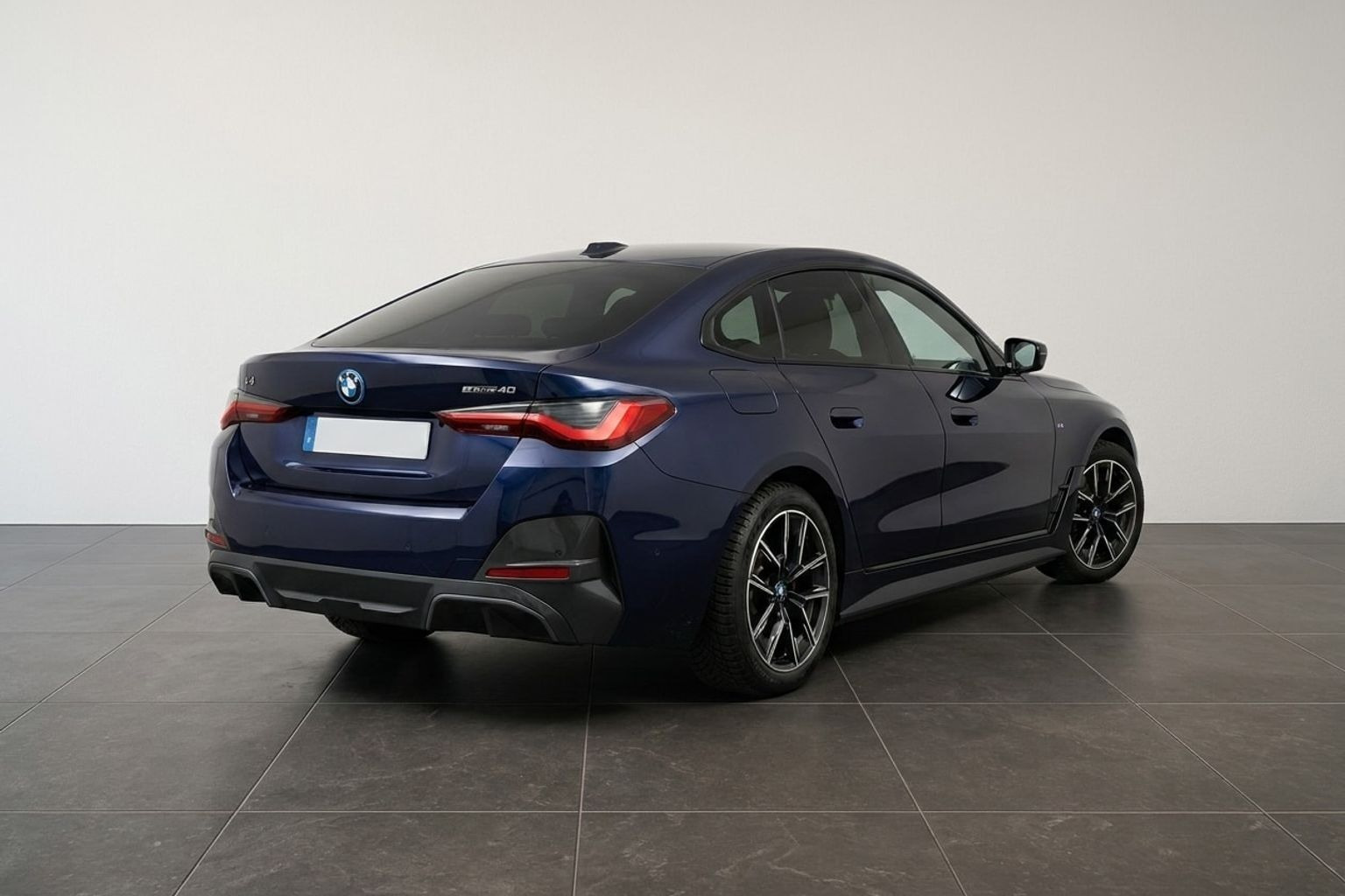 Blå BMW i4 fra 2023
