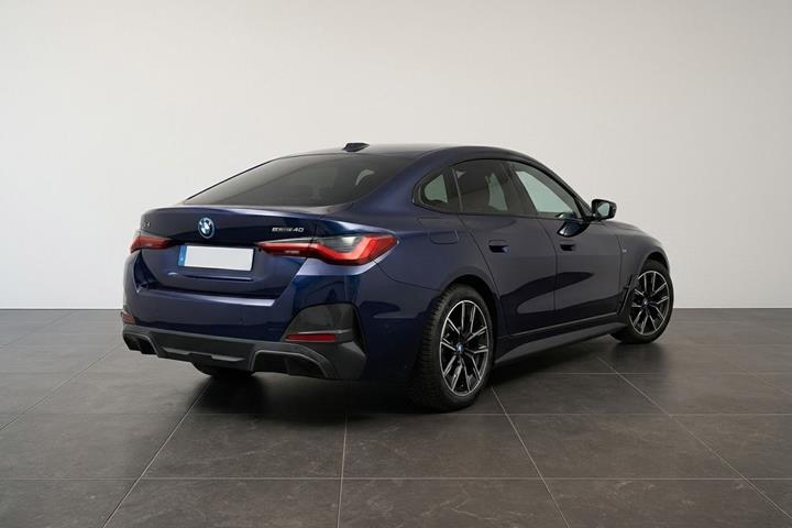Blå BMW i4 fra 2023