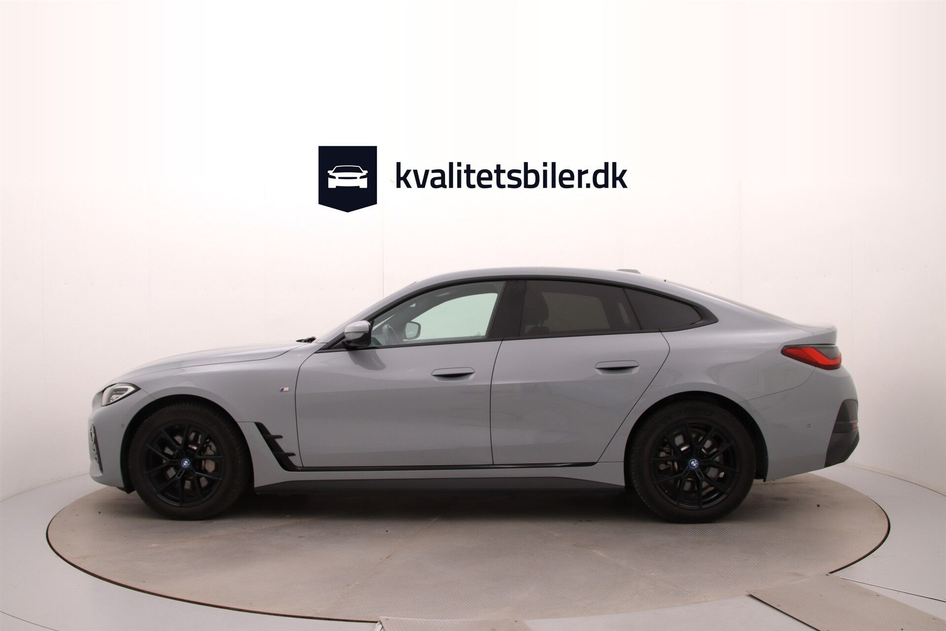 Grå BMW i4 fra 2024
