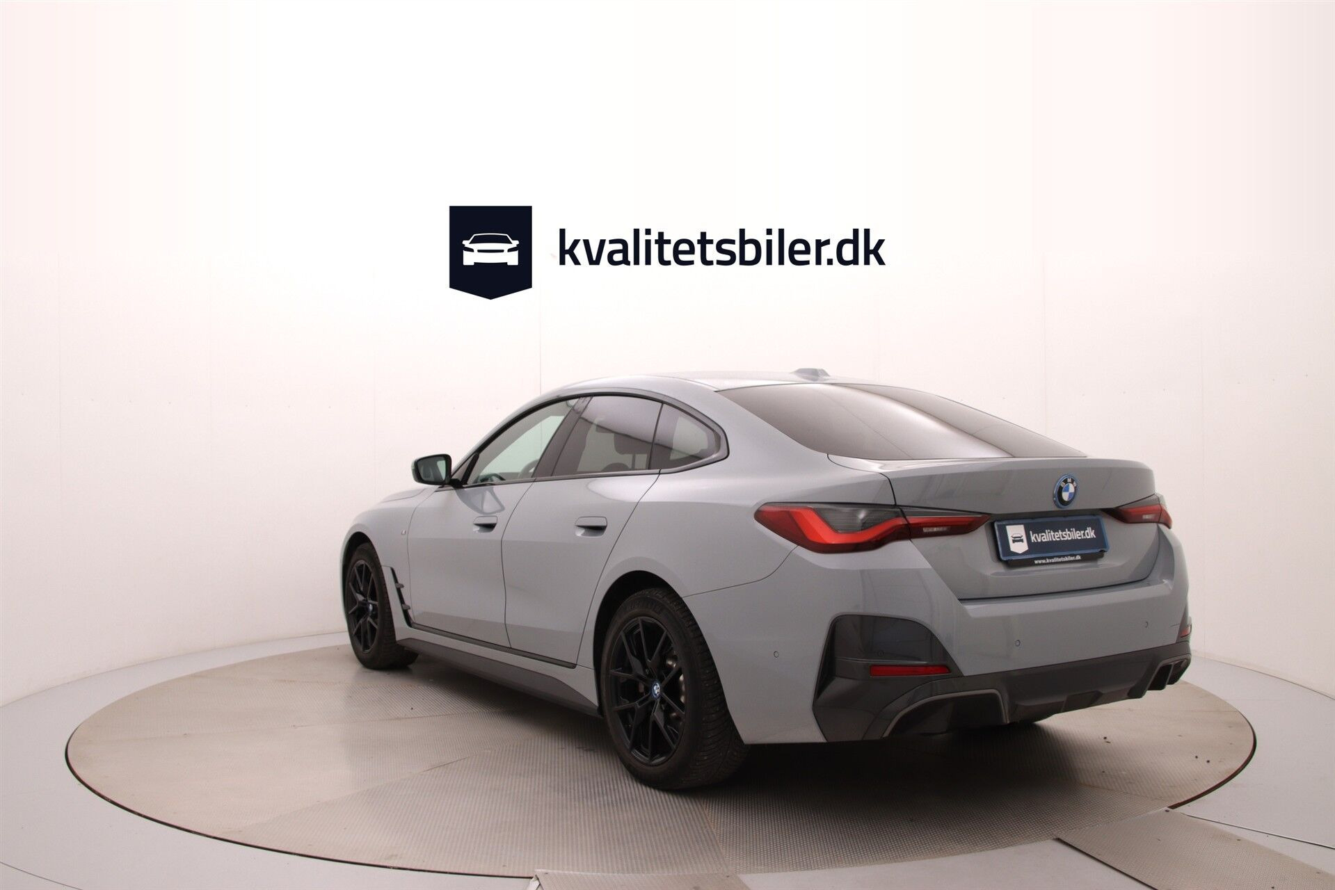 Grå BMW i4 fra 2024