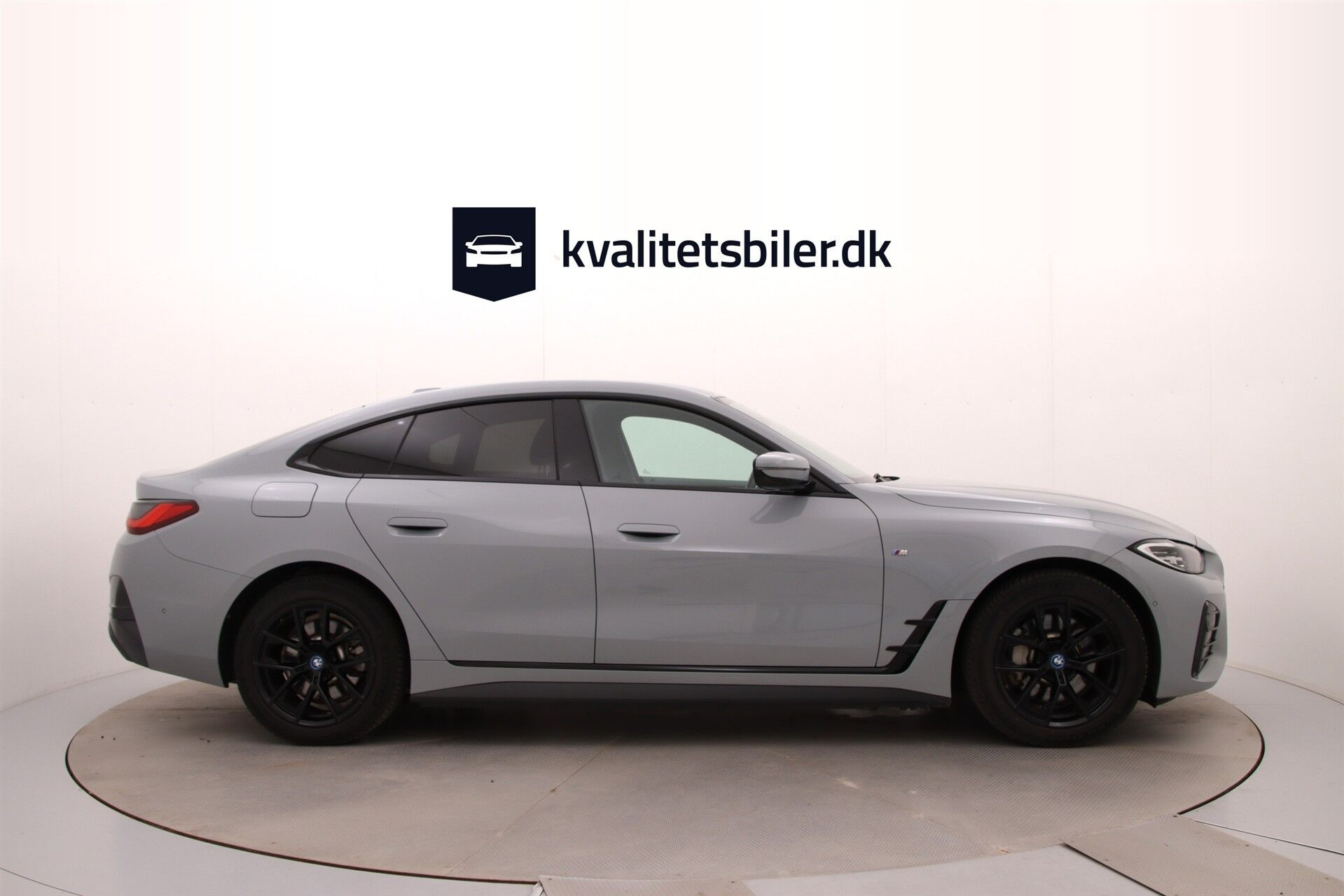 Grå BMW i4 fra 2024