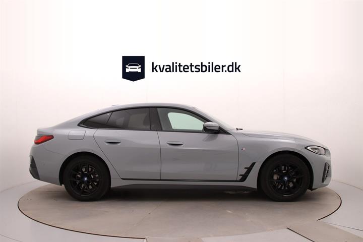 Grå BMW i4 fra 2024