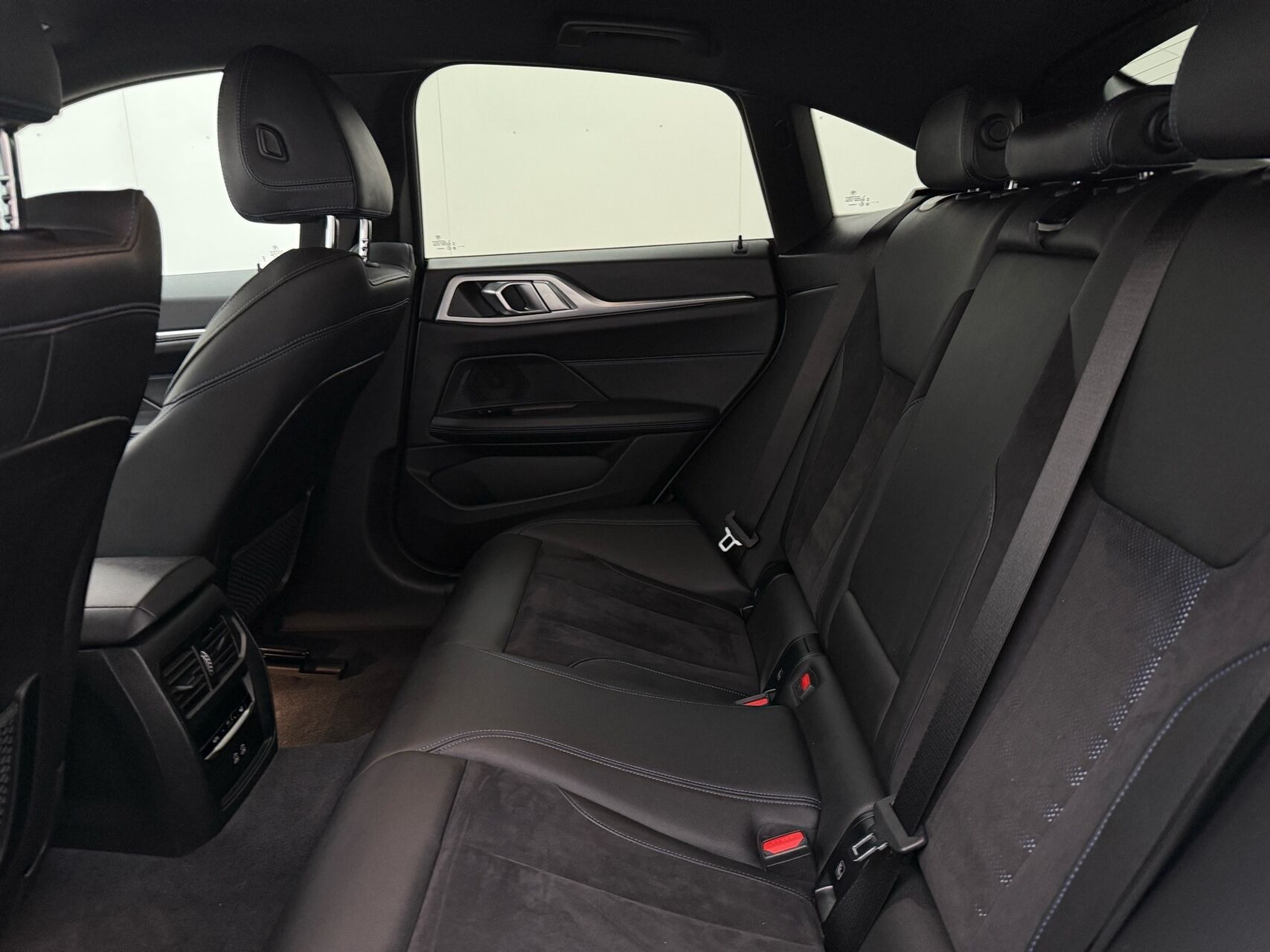Grå BMW i4 fra 2024