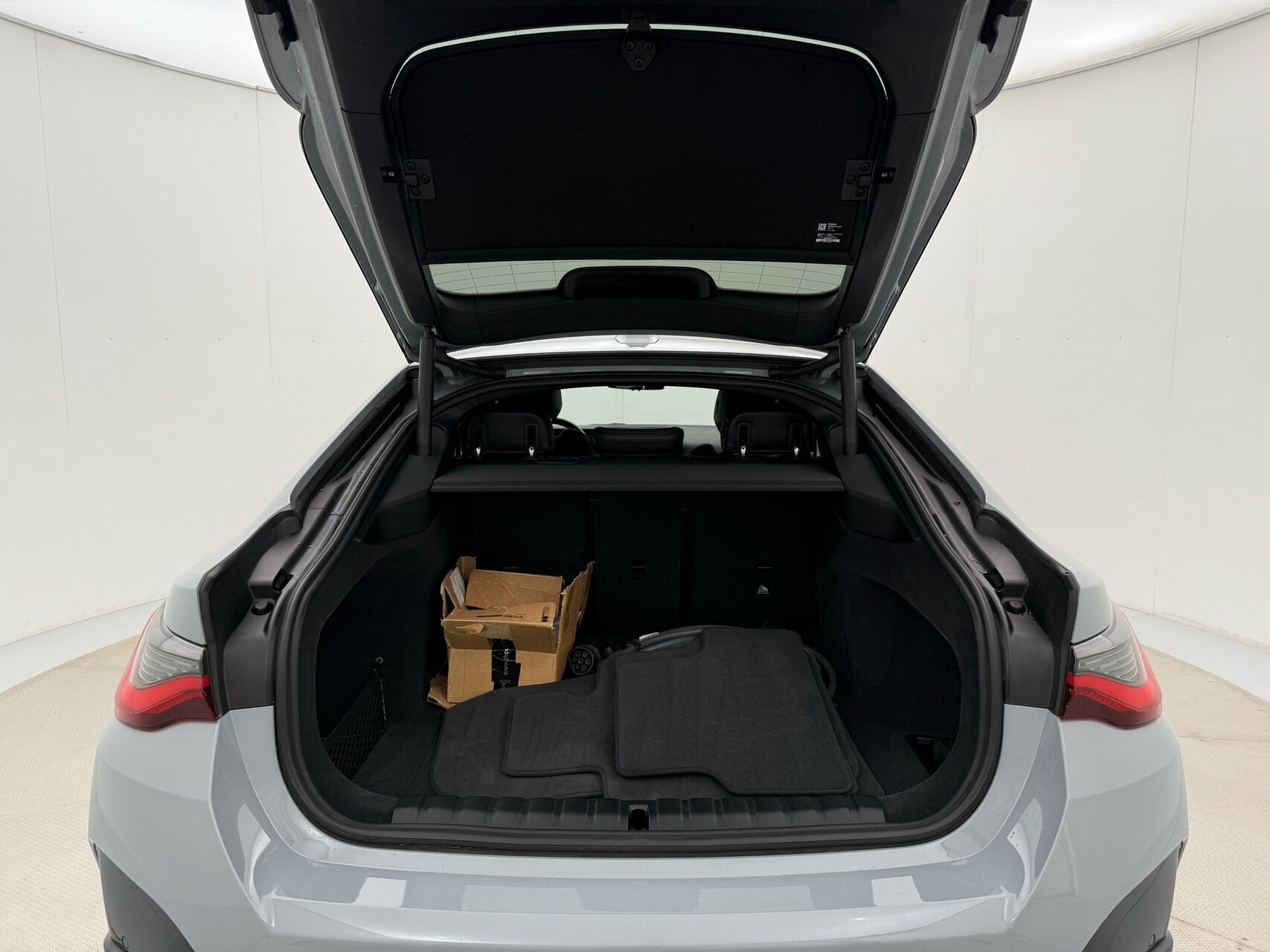 Grå BMW i4 fra 2024