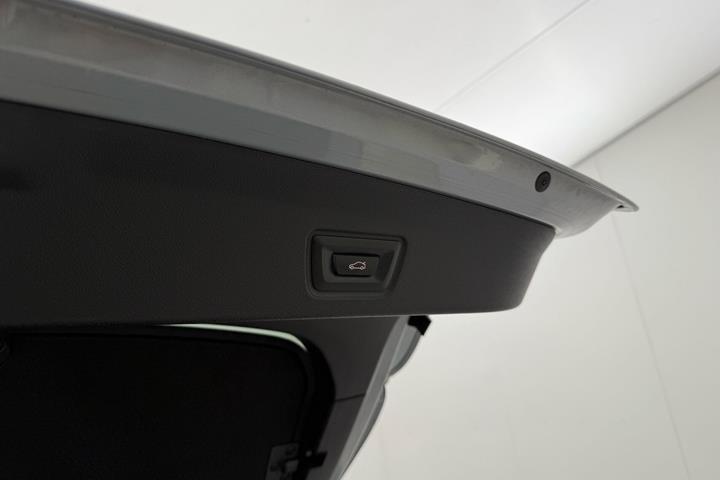 Grå BMW i4 fra 2024