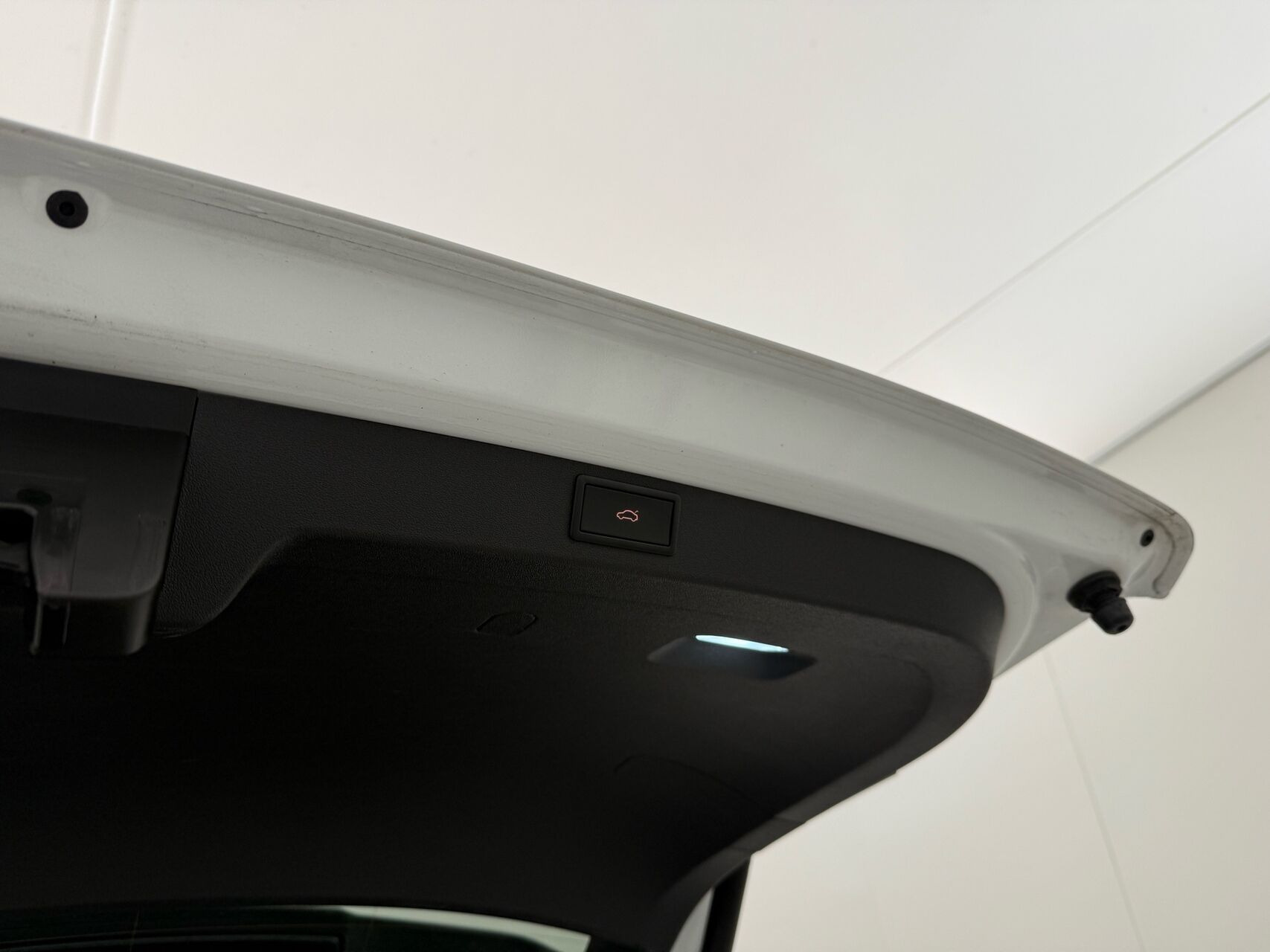 Hvid Skoda Enyaq fra 2021