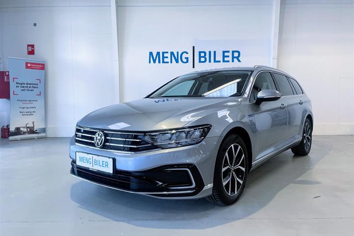 Sølv VW Passat fra 2021