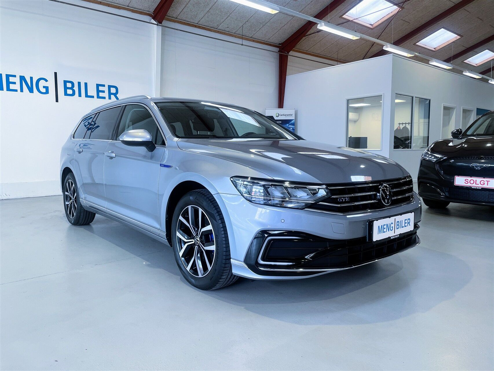 Sølv VW Passat fra 2021