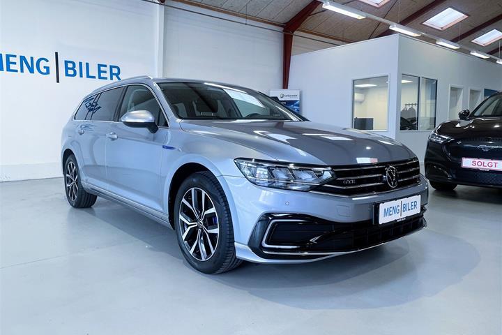 Sølv VW Passat fra 2021