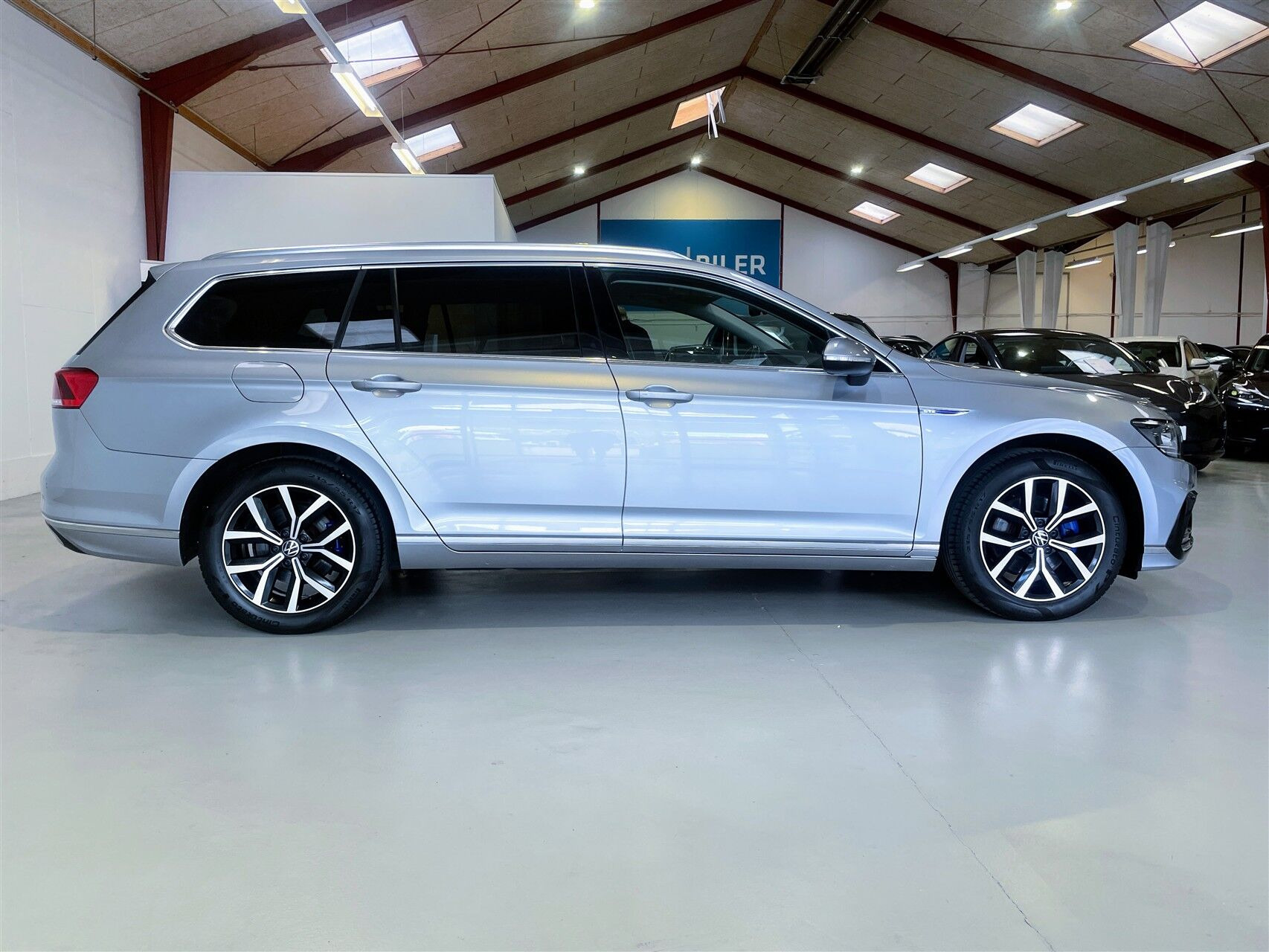 Sølv VW Passat fra 2021