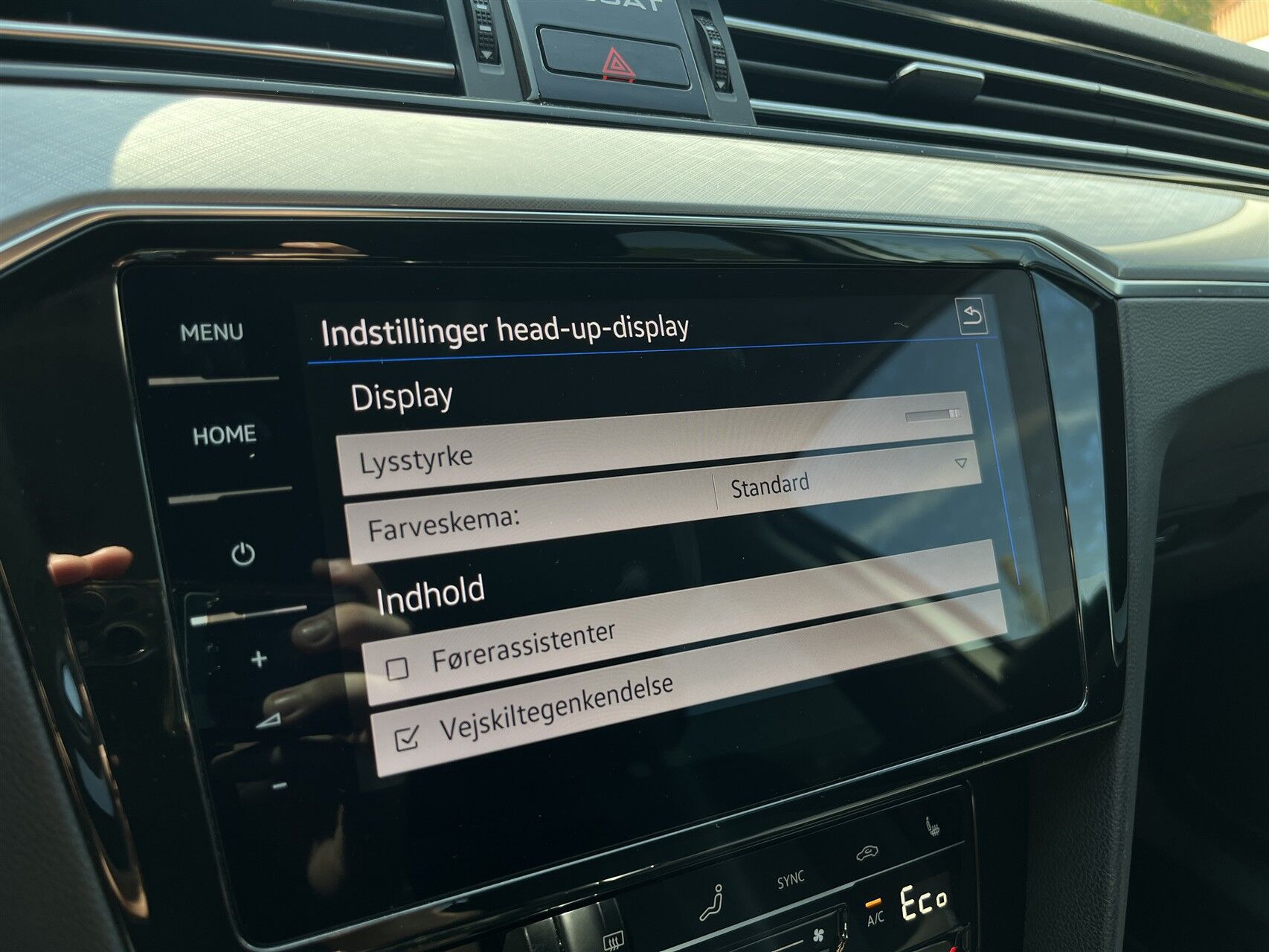 Sølv VW Passat fra 2021