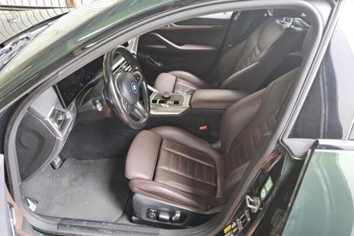Grøn BMW i4 fra 2023