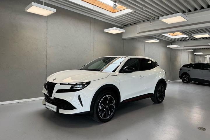 Hvid Alfa Romeo Junior fra 2025