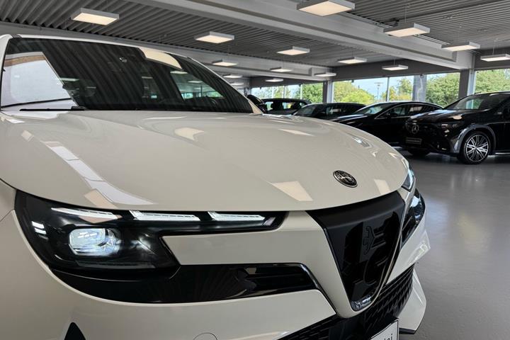 Hvid Alfa Romeo Junior fra 2025