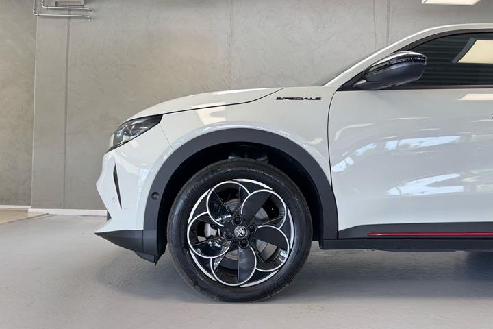 Hvid Alfa Romeo Junior fra 2025