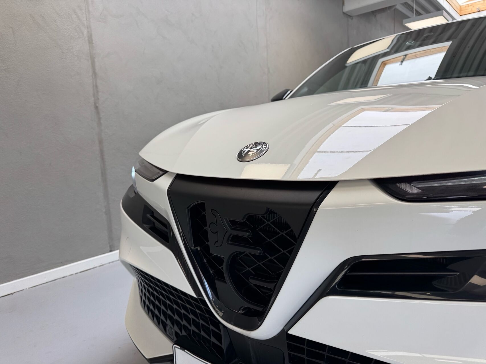 Hvid Alfa Romeo Junior fra 2025