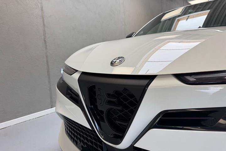 Hvid Alfa Romeo Junior fra 2025