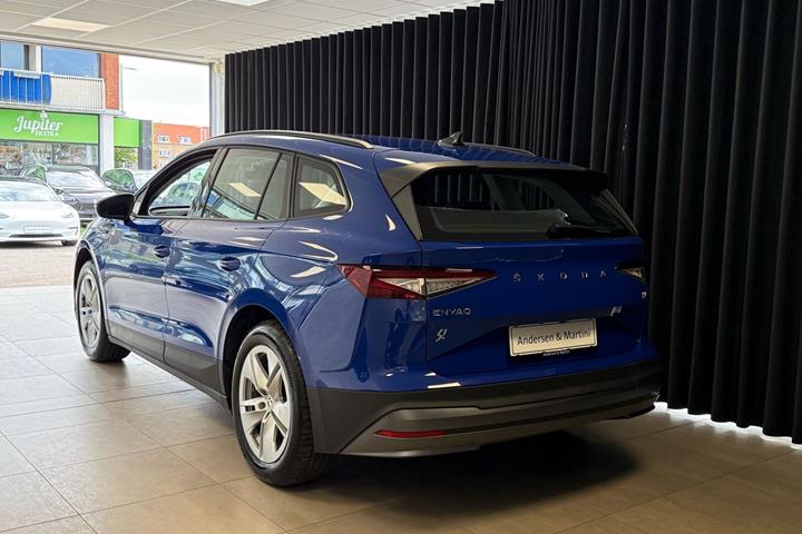 Blå Skoda Enyaq fra 2023
