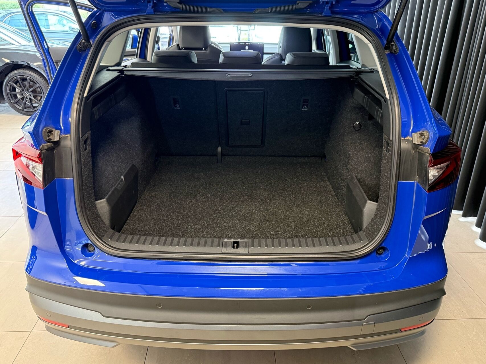 Blå Skoda Enyaq fra 2023