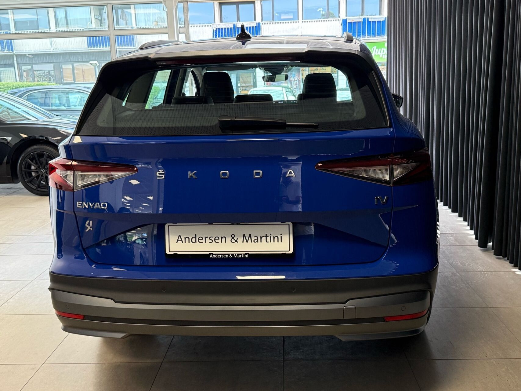 Blå Skoda Enyaq fra 2023