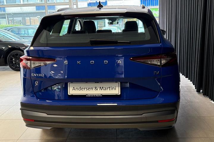 Blå Skoda Enyaq fra 2023