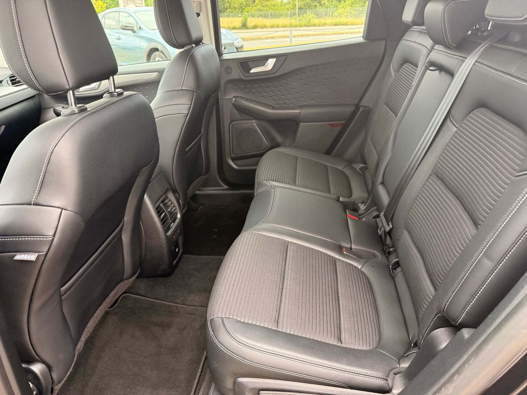 Sort Ford Kuga fra 2020