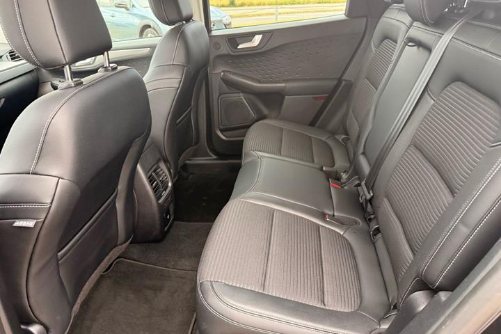 Sort Ford Kuga fra 2020
