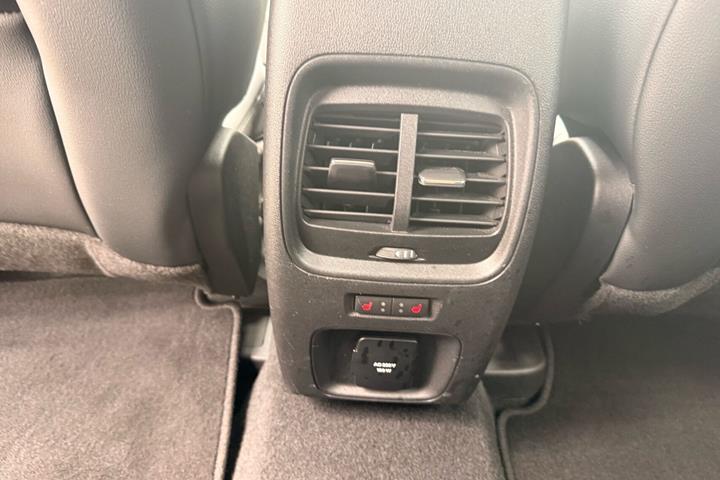 Sort Ford Kuga fra 2020