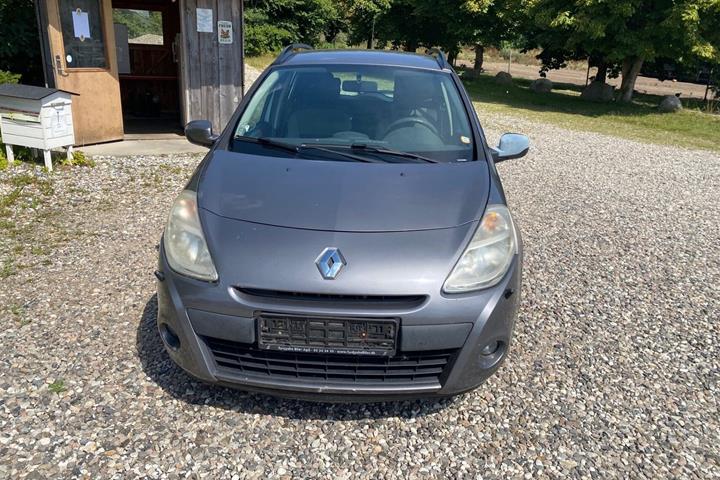 Grå Renault Clio fra 2011