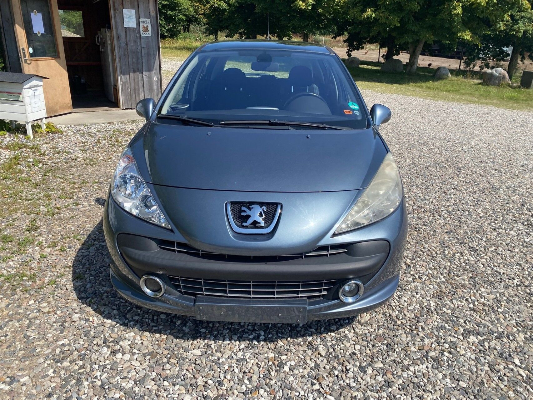 Grå Peugeot 207 fra 2008