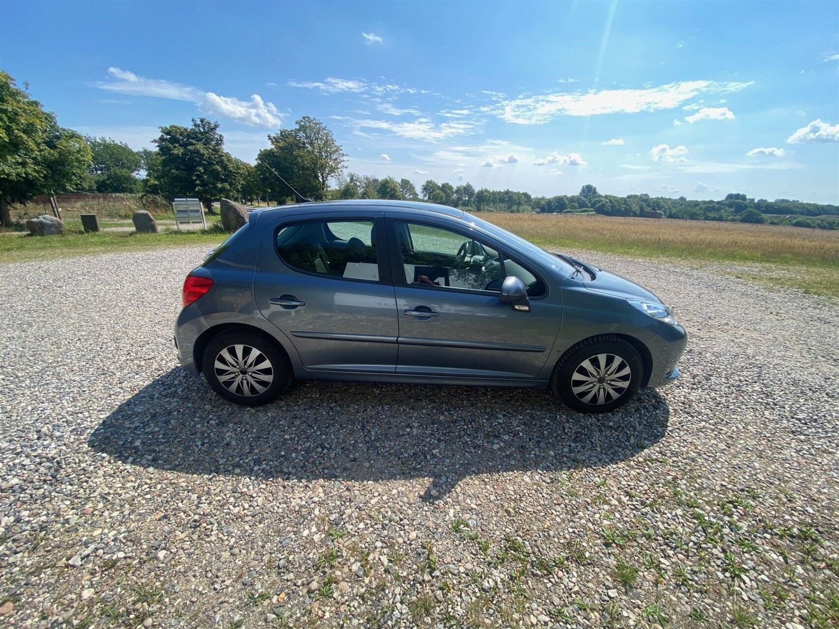 Grå Peugeot 207 fra 2008