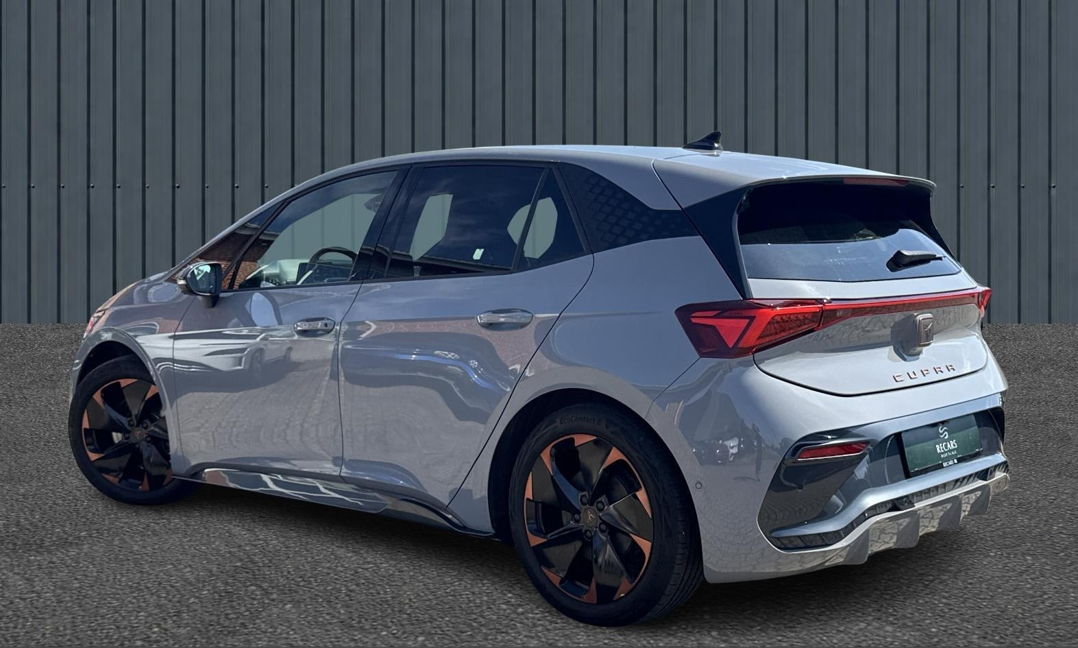 Grå Cupra Born fra 2023
