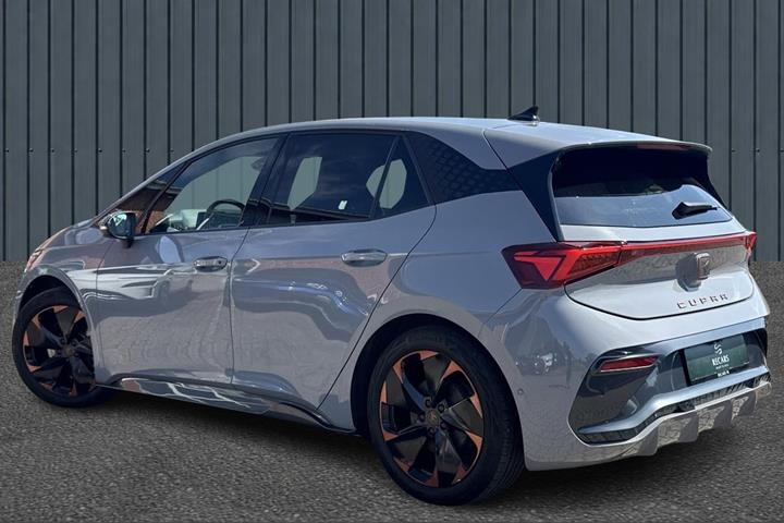 Grå Cupra Born fra 2023