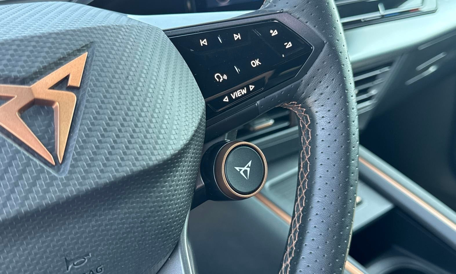 Grå Cupra Born fra 2023