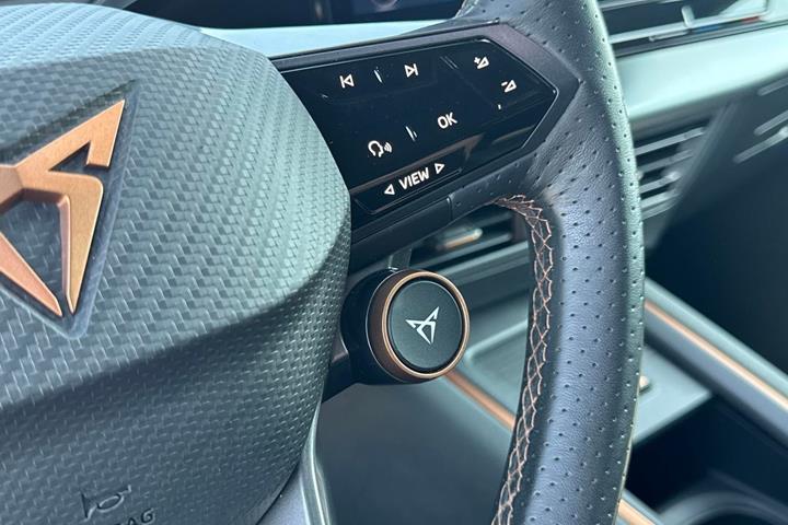 Grå Cupra Born fra 2023