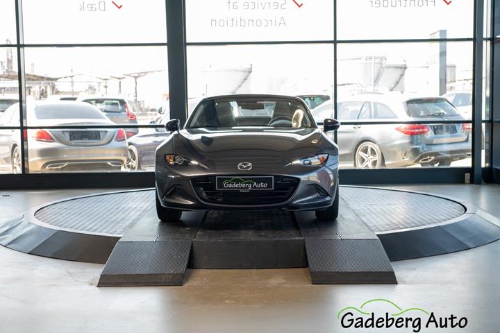 Grå Mazda MX-5 fra 2022