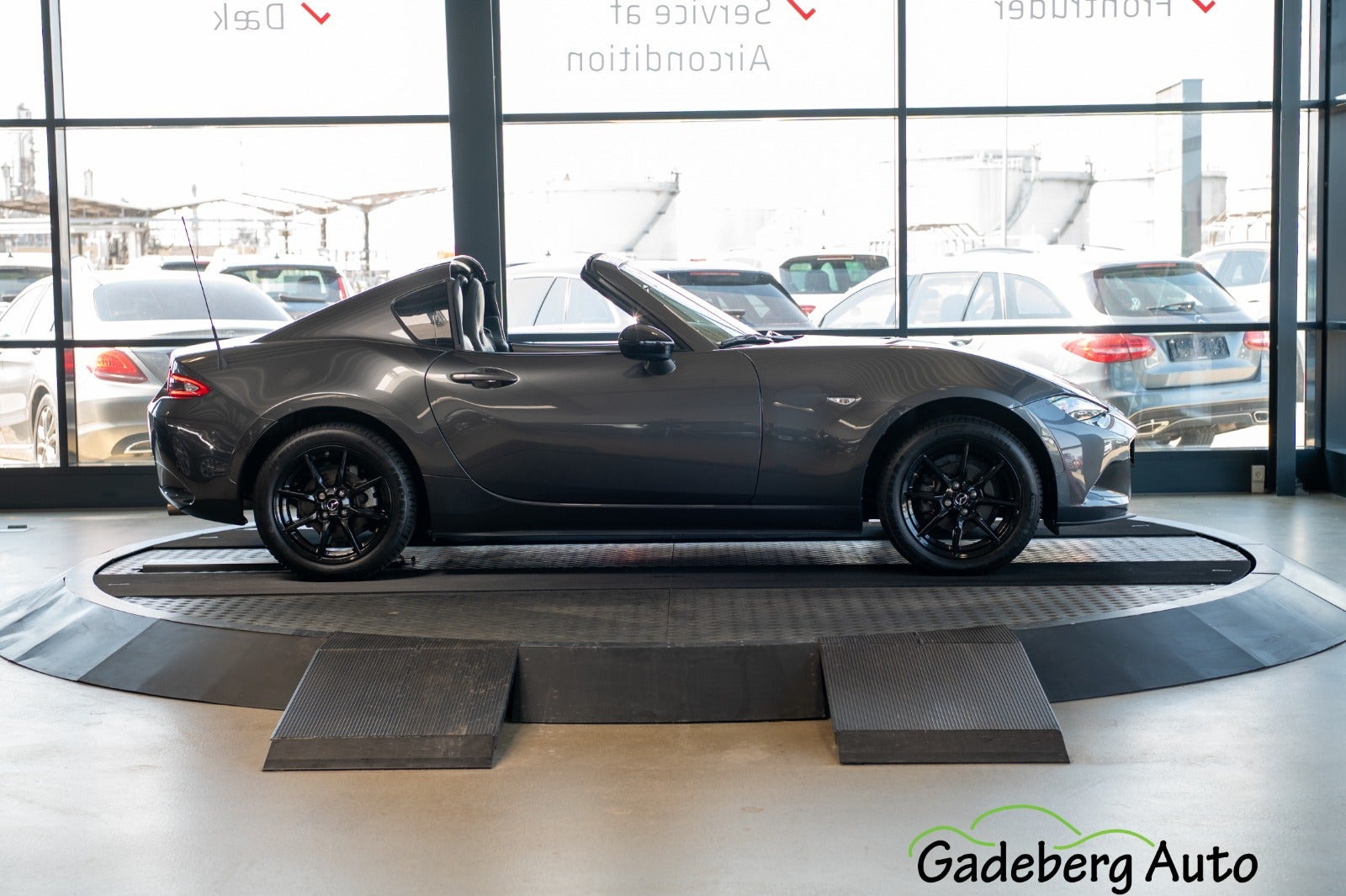 Grå Mazda MX-5 fra 2022