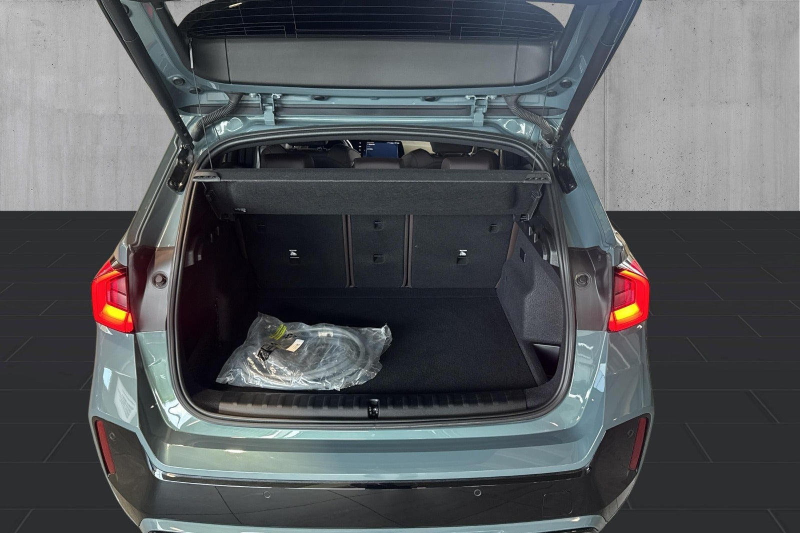 Grøn BMW iX1 fra 2024
