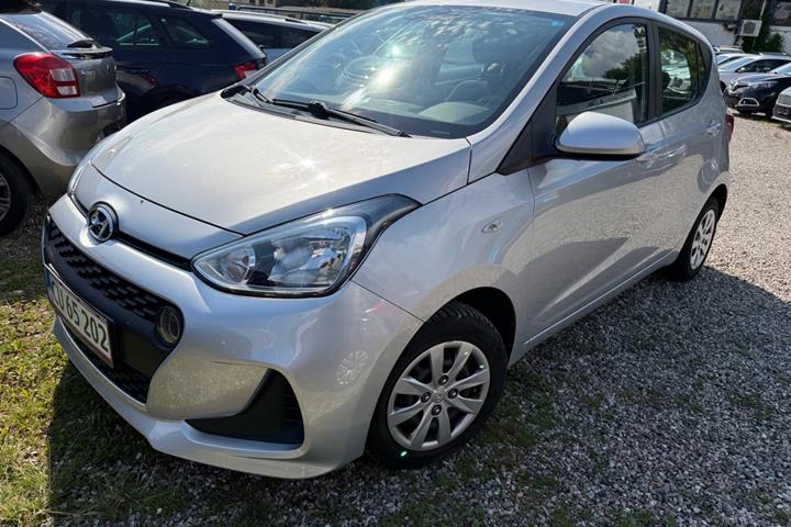 Sølv Hyundai i10 fra 2017