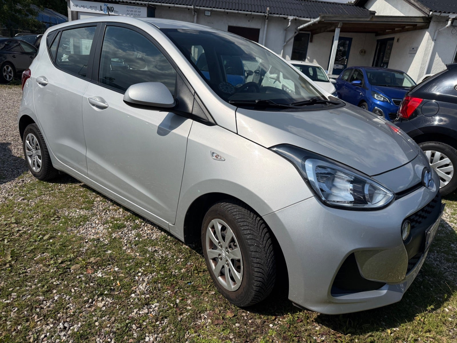 Sølv Hyundai i10 fra 2017