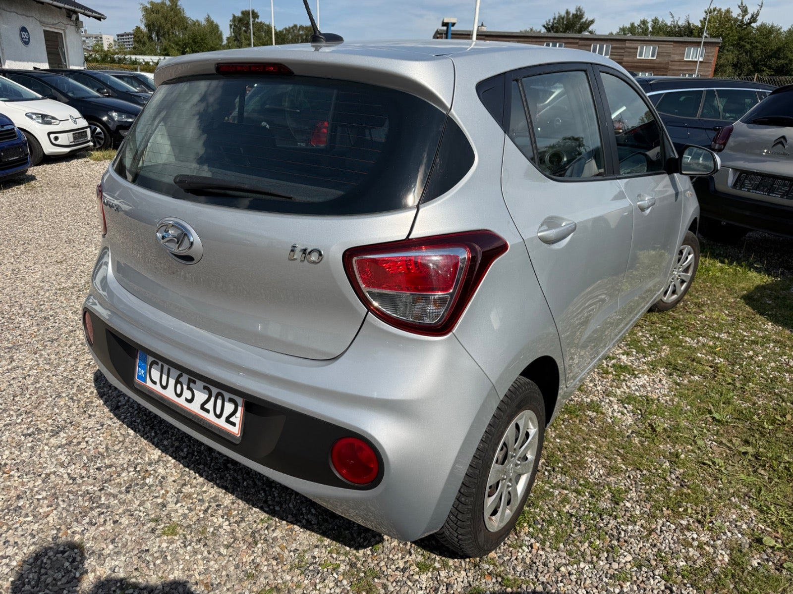Sølv Hyundai i10 fra 2017