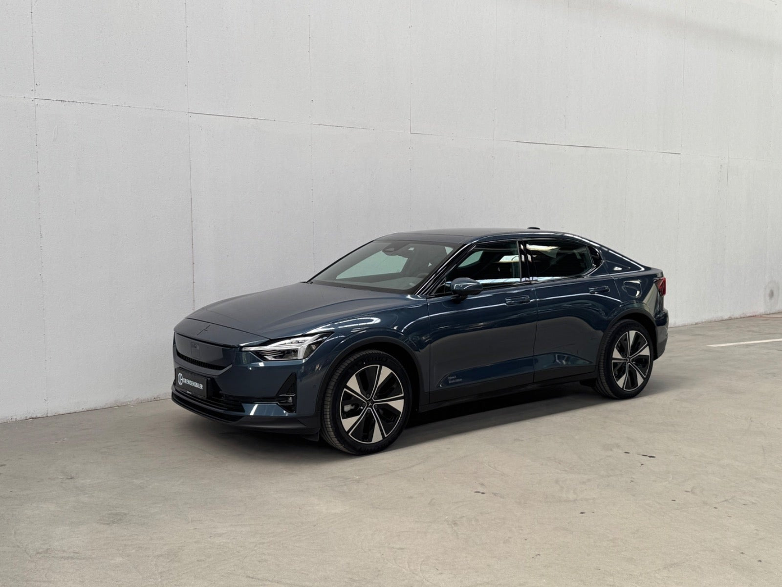 Blå Polestar 2 fra 2024