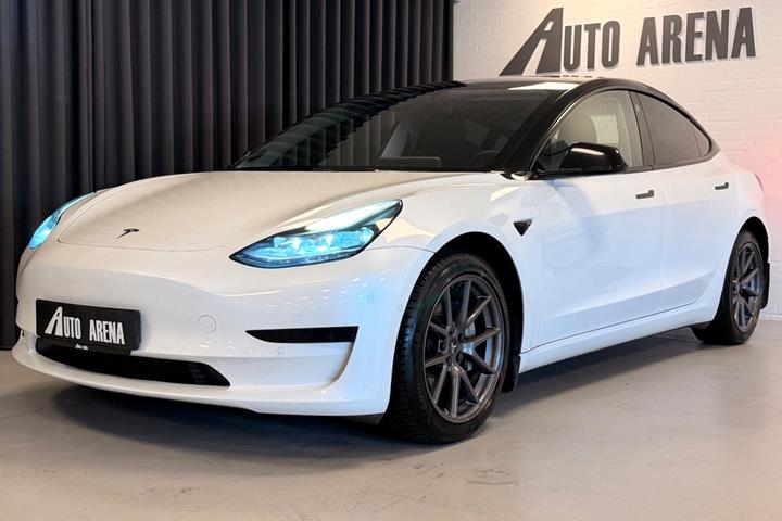 Hvid Tesla Model 3 fra 2021
